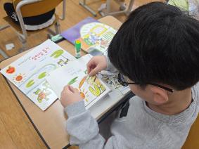 12.9 재활용 도서로 트리 만들기